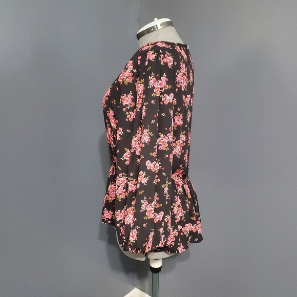 NWT CeCe Blouse Puffy Sleeves Flowy Peplum Black Pink Flowers - Picture 5 of 10